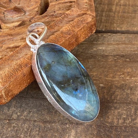 ✨RUSTIC OVAL LABRADORITE SILVER PENDANT - Picture 4 of 8
